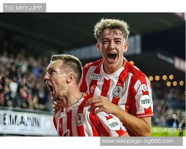 乌特勒支主场迎战埃因霍温双方争夺荷甲争冠关键战役